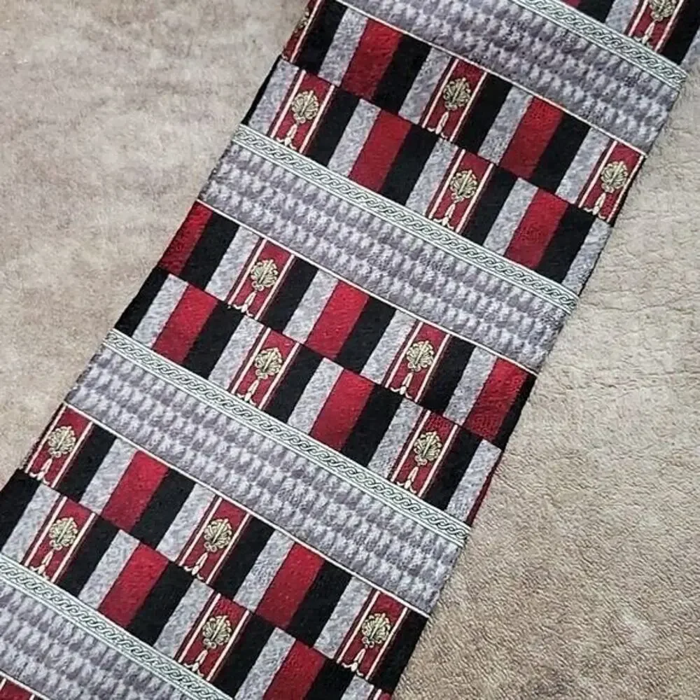 Van Heusen men's multicolor geometric abstract all silk classic necktie